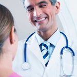 Médico paga millones por inyectar su esperma a mujer en tratamiento