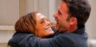 Con un emotivo video Jennifer Lopez anuncia su compromiso.