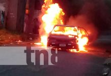 Taxi queda calcinado en las cercanías del mercado de Jinotepe Taxi queda calcinado en las cercanías del mercado de Jinotepe