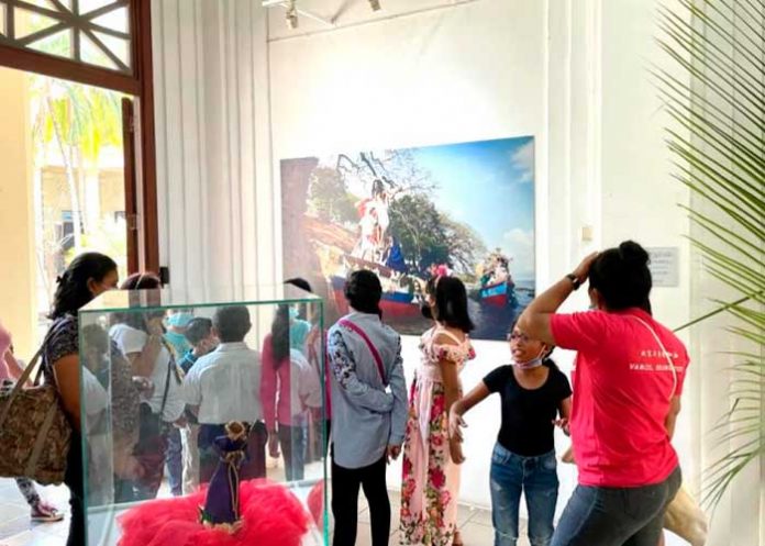 Abren exposición documental tradiciones de Semana Santa