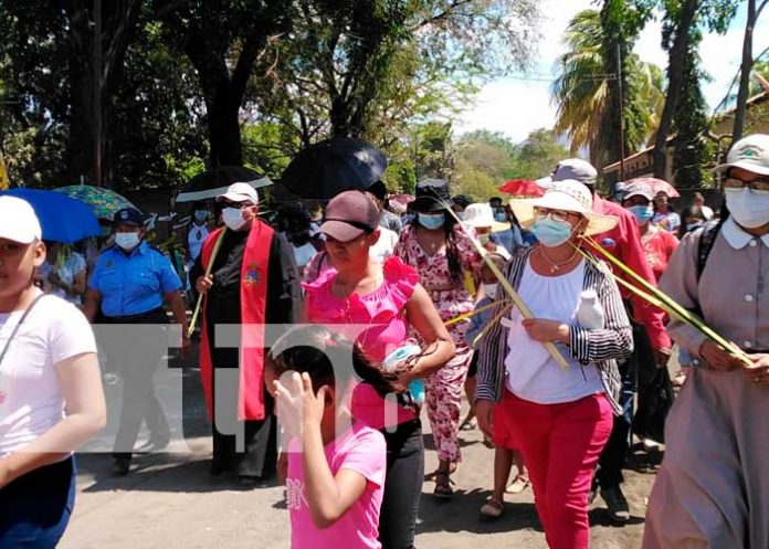 2 Ciudadanos de Momotombo en León Viejo, celebraron con fervor la llegada de Jesús a Jerusalén