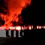 Voraz incendio quema varias manzanas de pastizales en Diriamba Voraz incendio quema varias manzanas de pastizales en Diriamba