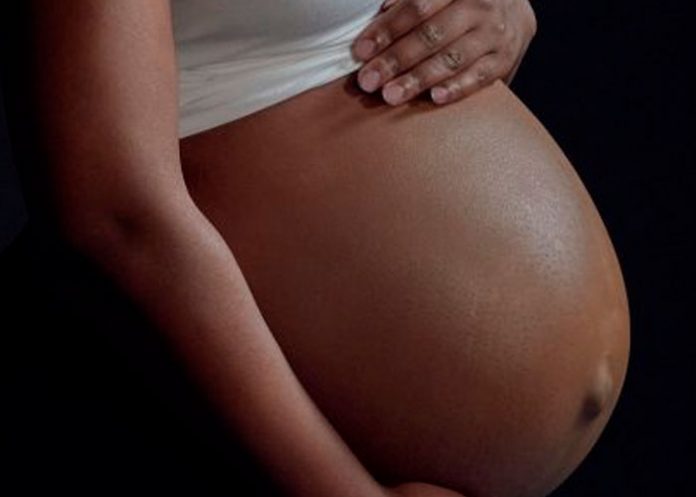 Mujer transgénero en la cárcel embarazó a dos presas