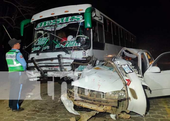 Hecho chatarra quedó un carrito en el km 49 de la Ctra. vieja a León