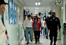 Presidente de Perú visita a padres de niña ultrajada en Chiclayo Presidente de Perú visita a padres de niña ultrajada en Chiclayo