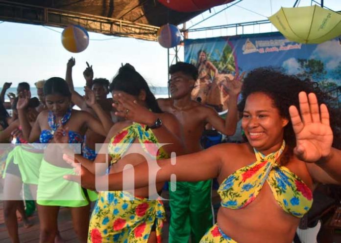 Familias disfrutan de la Fiesta Playera en La Bocanita, Bilwi