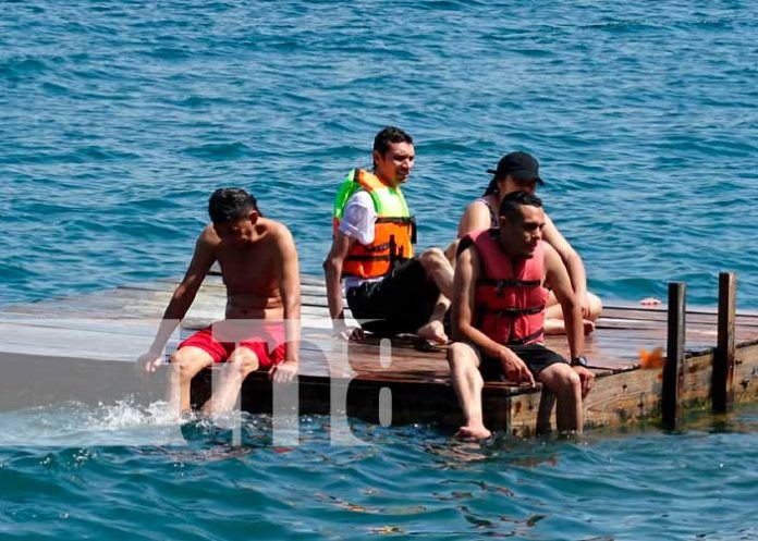 Laguna de Apoyo recibe cientos de familias en este fin de semana