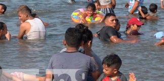 Ciudadanos se dan un chapuzón en las aguas de Poneloya y Las Peñitas en León