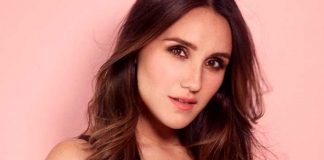 Dulce María luce una figura espectacular en traje de baño