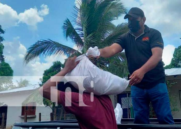 entregan paquete alimenticio en San Carlos