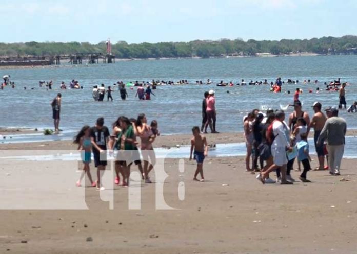 2 Granada sigue recibiendo a turistas nacionales e internacionales