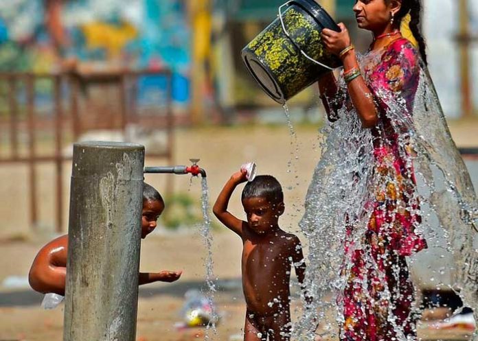 Ola de calor con números récords persiste en la India