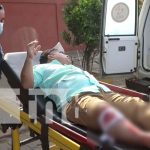 Conductor realiza mala maniobra y deja fracturado a motociclista en Managua Conductor realiza mala maniobra y deja fracturado a motociclista en Managua