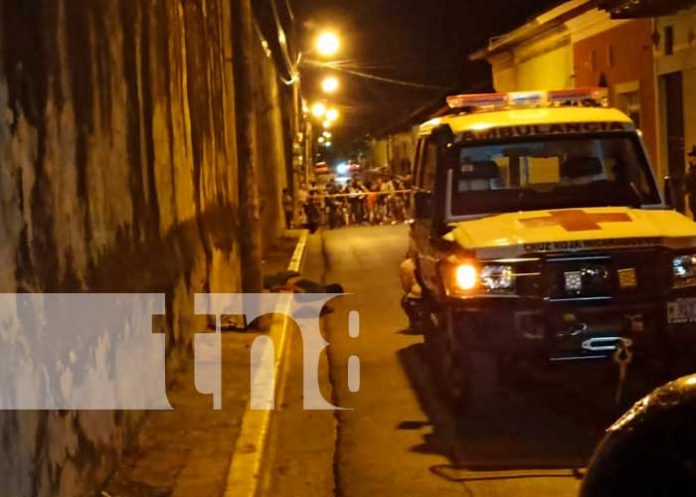 2 Joven muere al caer de uno de los muros de la Iglesia San Francisco en Granada