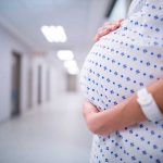 Argentina: Niña fue al hospital por dolor de estómago y terminó dando a luz Niña de Argentina da a luz tras ser abusada por su padre