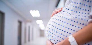 Niña de Argentina da a luz tras ser abusada por su padre