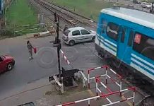 Argentina: Tren embiste a un coche con toda una familia