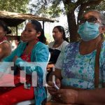 Mujeres de León recibieron con alegría bonos de cerdas Bonos de cerdas a mujeres del municipio de León