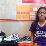 Gana medalla de oro a pesar de burlas por sus zapatos improvisados