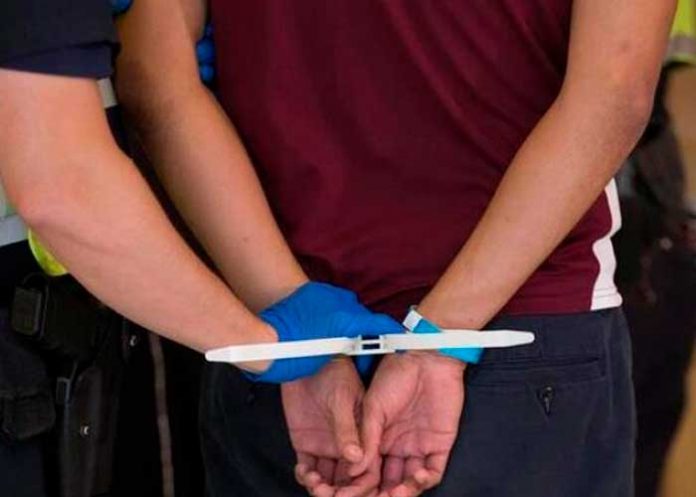 Muere niña de 4 años tras ser obligada a tomar alcohol por su abuela