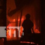 Una casa quemada y otra solo con daños, dejó un incendio en León Una vivienda totalmente quemada y otra con cuantiosos daños en León