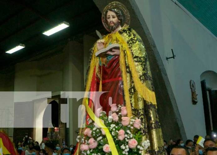 3 Fieles devotos participan de la bajada de San Marcos Evangelista