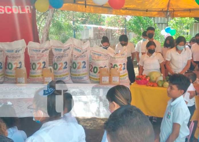 3 Estudiantes de Tipitapa reciben merienda escolar