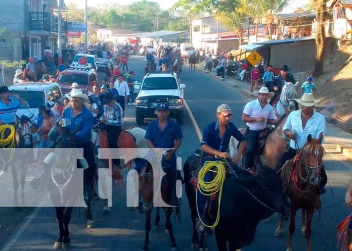 3 Realizan desfile hípico en Matiguás