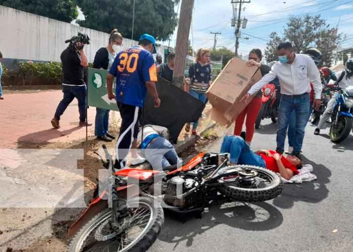 3 Motociclista y acompañante graves tras brutal accidente en Managua