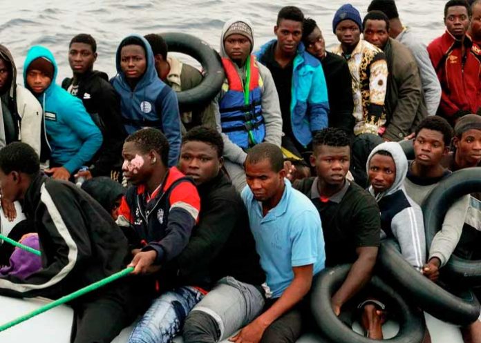 Patera se hunde y deja 1 muerto y 26 desaparecido