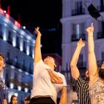 «Nueva norma» en España insta a dejar el uso de mascarillas España deja el uso de mascarillas