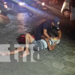Solo con fractura quedo un joven que fue impactado por un taxi, en Managua Motociclista lesionado en Managua