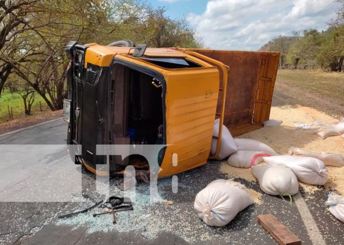Conductor de camión lesionado al volcarse en Acoyapa, Chontales