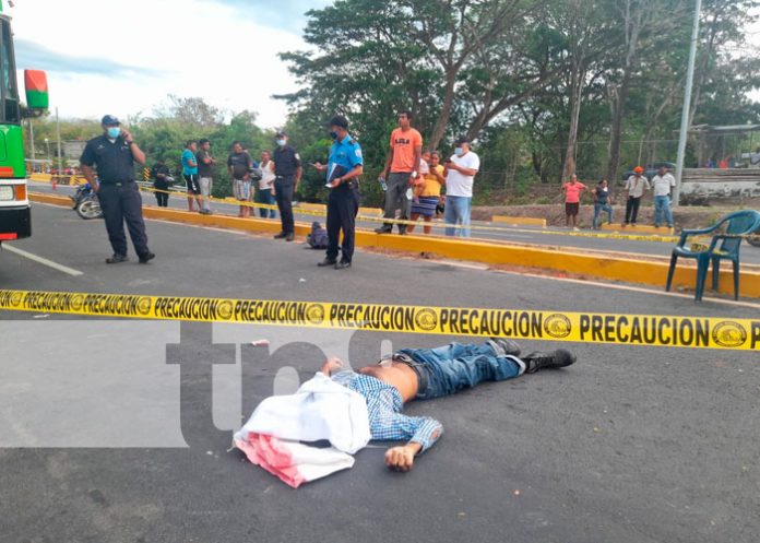 ¡Estaba en la raya! Pasajero de motociclista fallece al caer al pavimento en Rivas