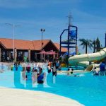 Familias nicaragüenses decidieron amortiguar el calor en el parque acuático