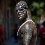 The Black Alian planea amputarse una pierna para completar su transformación