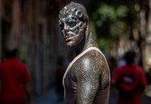 The Black Alien planea amputarse una pierna para completar su transformación The Black Alian planea amputarse una pierna para completar su transformación