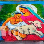 Tradicional alfombras pasionarias en puerto turístico de Managua