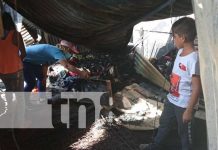 Escombros tras incendio en una vivienda de Managua