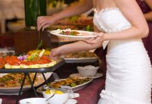 Insólito: Arrestan a mujer que sirvió comida con marihuana en su boda Insólito: Arrestan a mujer que sirvió comida con marihuana en su boda