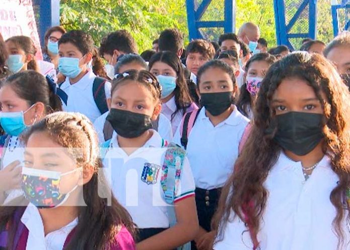 Clases desde un colegio en Managua, Nicaragua