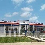Estudiantes de Prinzapolka reciben completamente equipado su centro escolar Nuevo colegio para una comunidad en Prinzapolka