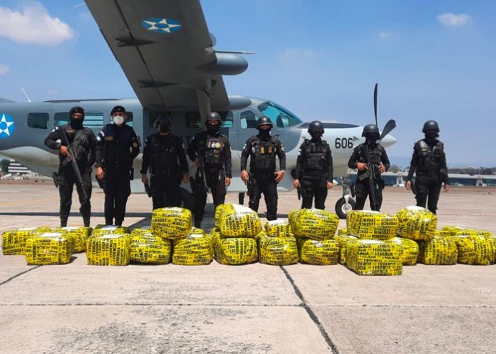 coca-guatemala- Ocupan 900 kilos de cocaína en avioneta accidentada en Guatemala