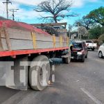 Dos lesionados tras choque entre camión y carro en la Cuesta El Plomo Accidente de tránsito en la Cuesta El Plomo, Managua