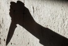 Hombre decapita a niña y camina con la cabeza por un poblado en la India