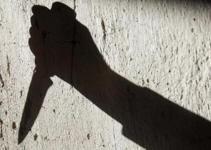 Hombre decapita a niña y camina con la cabeza por un poblado en la India