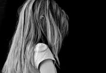 ¡No tenía como mantenerla! Intentó vender a su hija a través de Facebook
