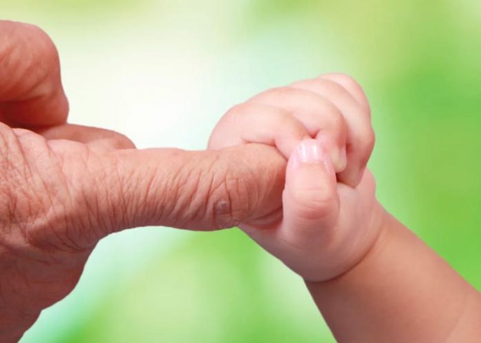 Estudio: El Covid-19 disminuyó dos años la esperanza de vida