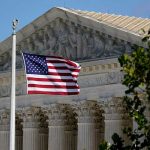 ¡Terrible! Hombre se quema vivo frente a la Corte Suprema de Estados Unidos