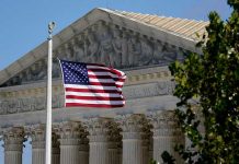 ¡Terrible! Hombre se quema vivo frente a la Corte Suprema de Estados Unidos